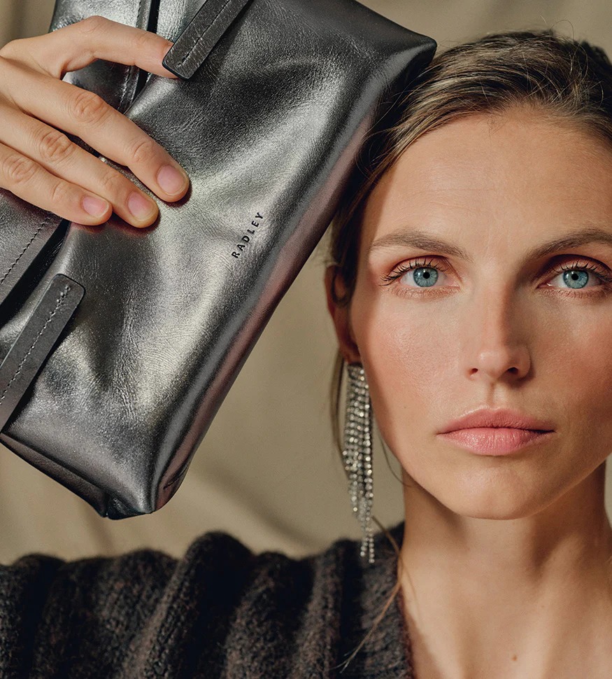 imgi 14 251202 december homepage focus tile 02 metallics